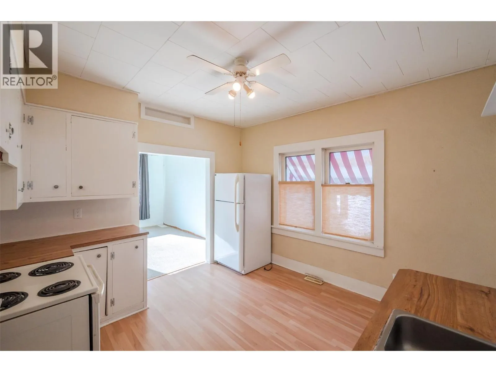 363 Nanaimo Avenue W