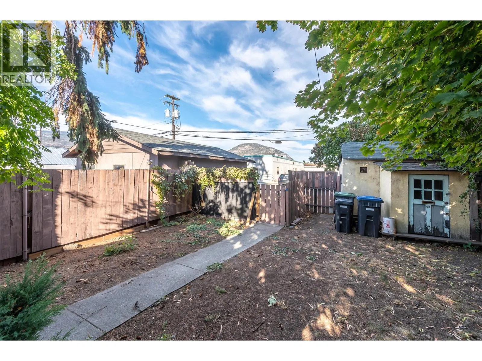 363 Nanaimo Avenue W