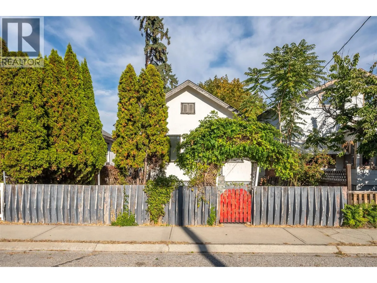 363 Nanaimo Avenue W