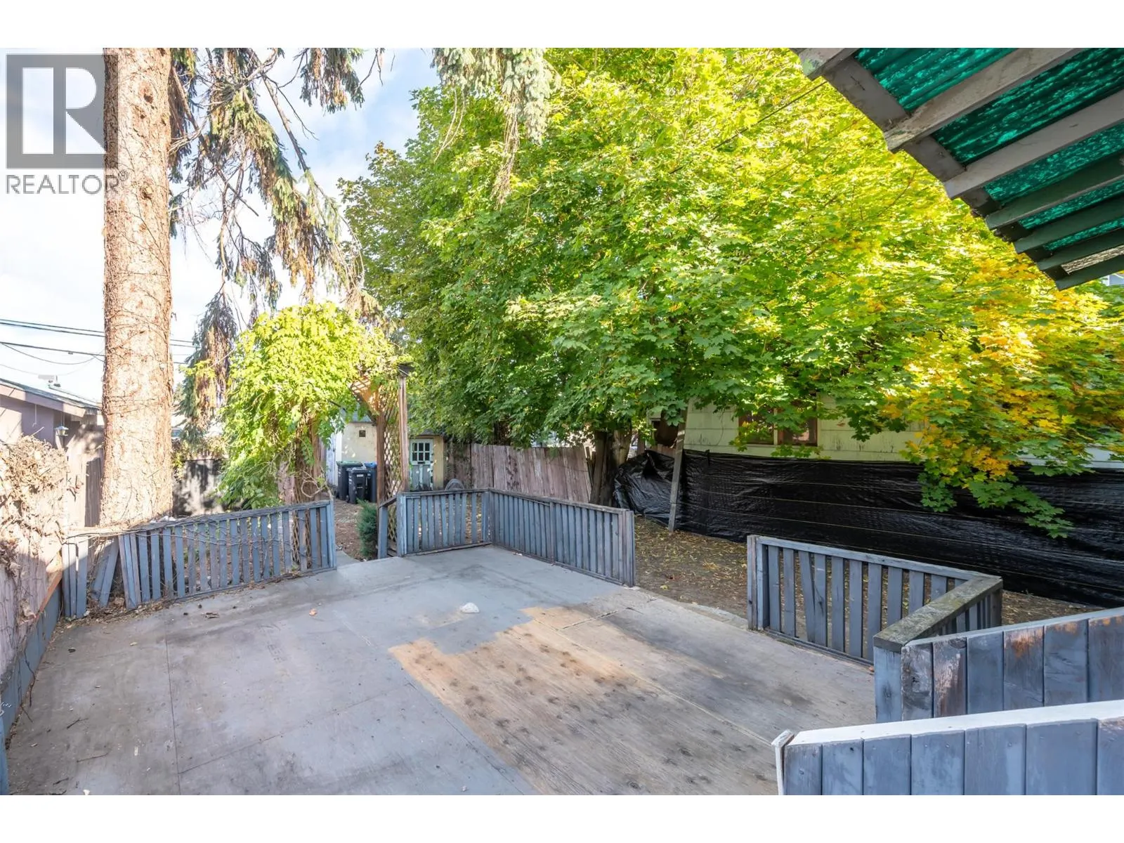 363 Nanaimo Avenue W