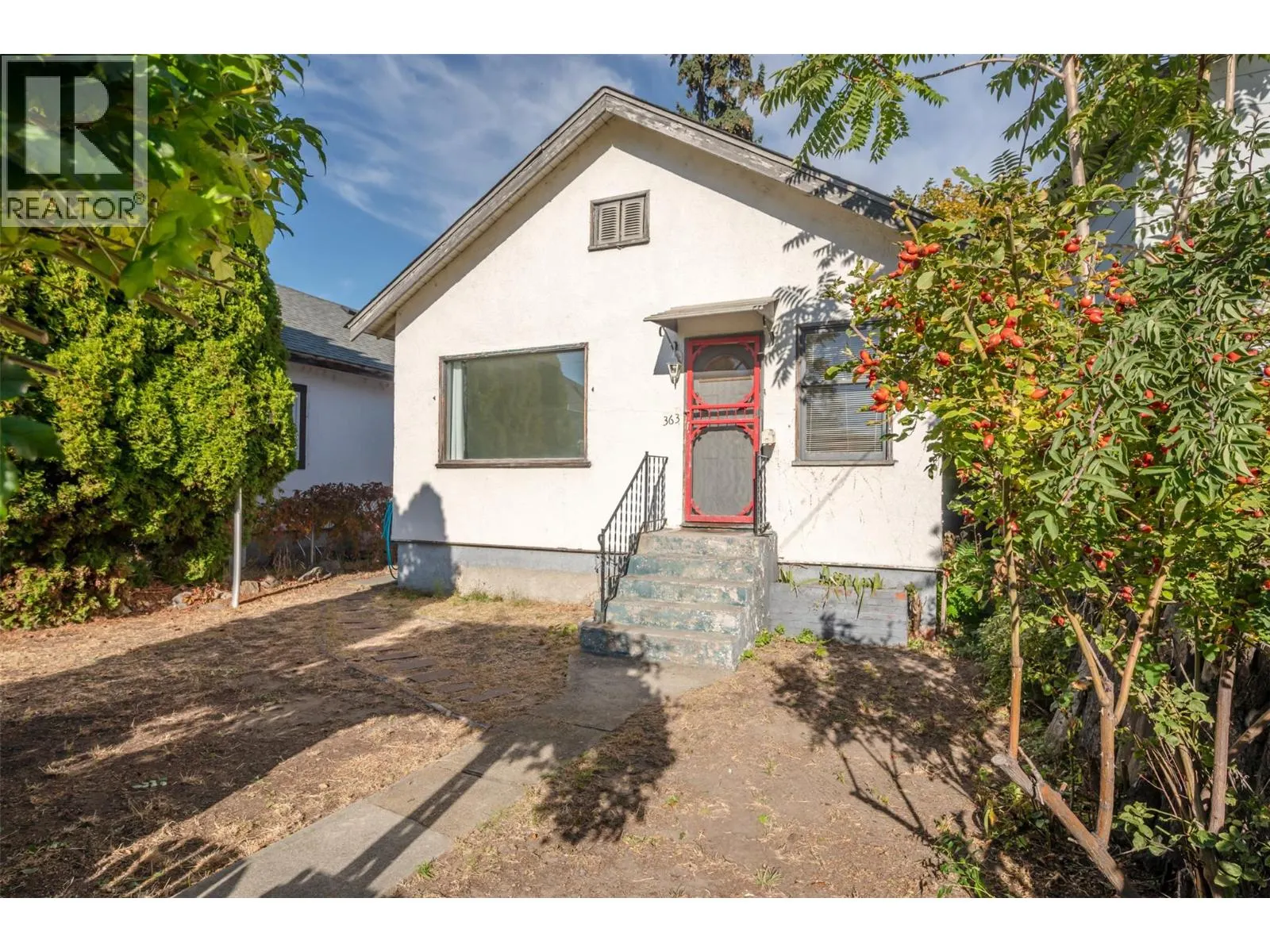 363 Nanaimo Avenue W