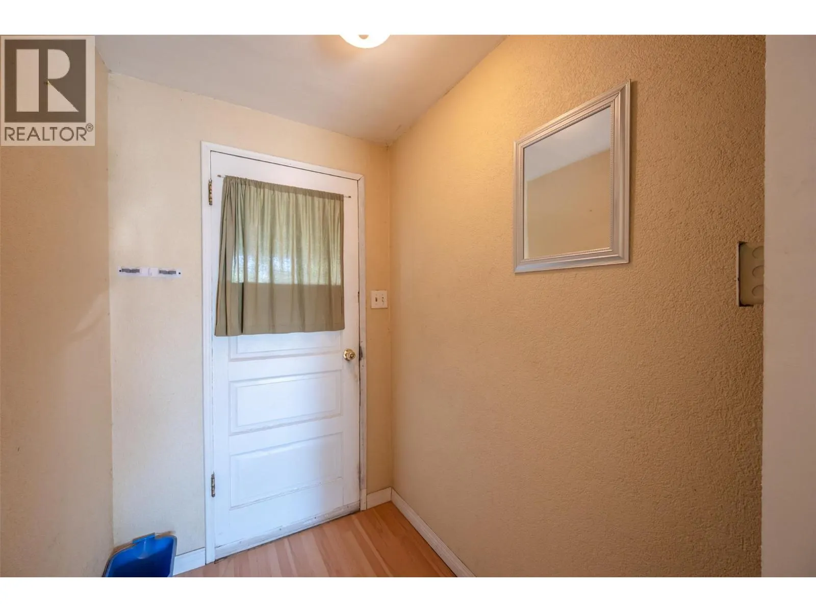 363 Nanaimo Avenue W