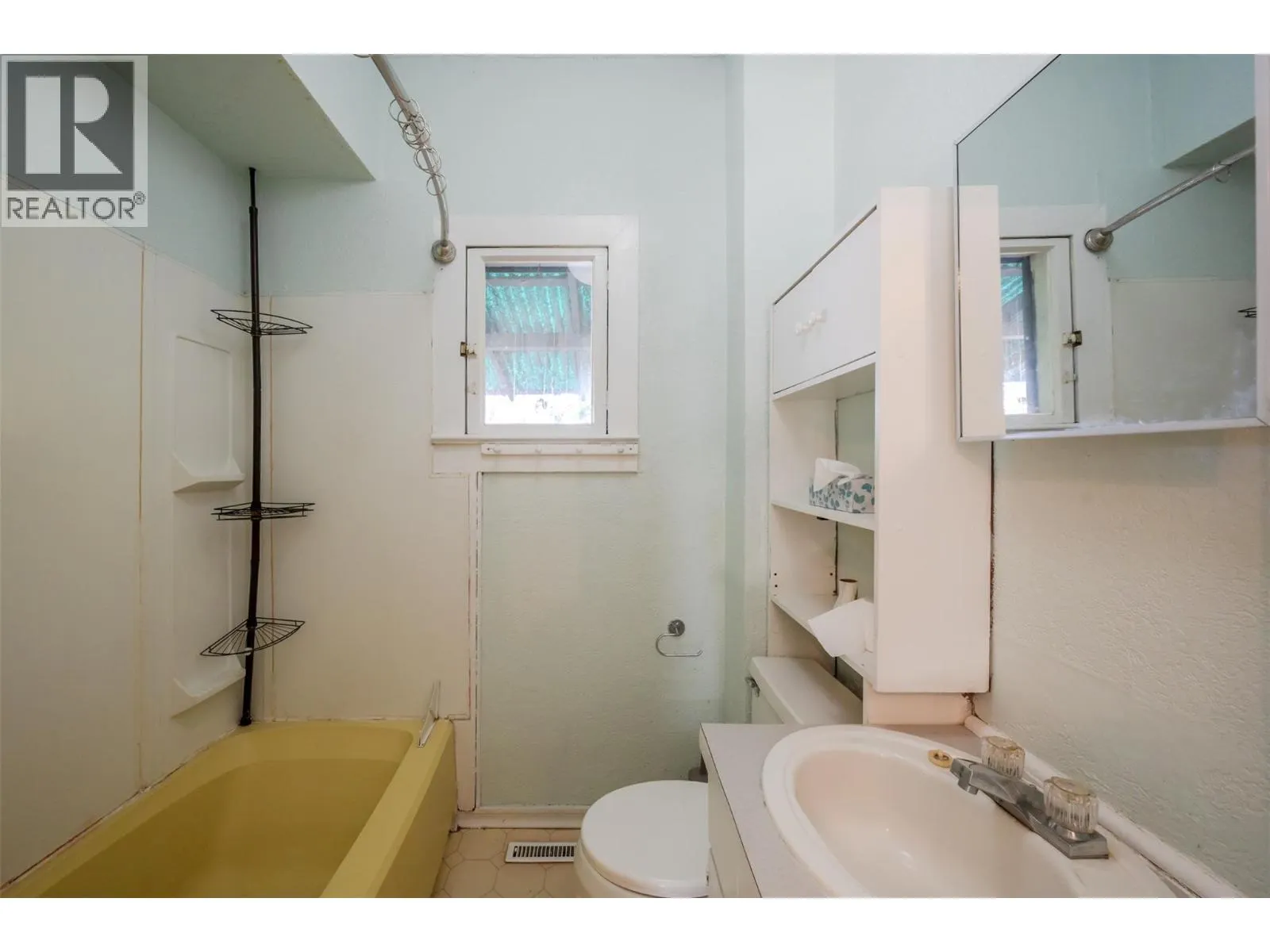 363 Nanaimo Avenue W
