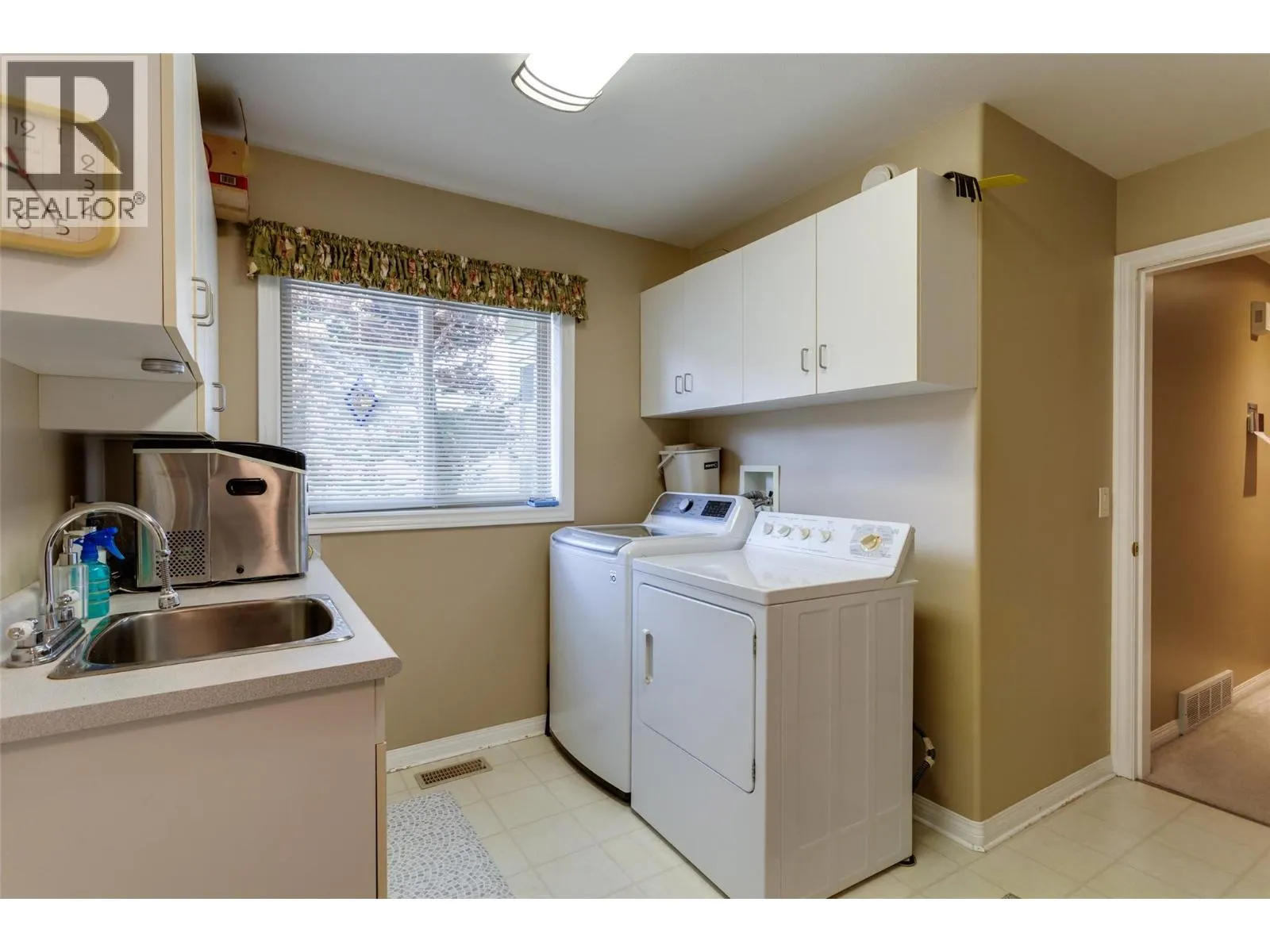4074 Gellatly Road Unit# 221