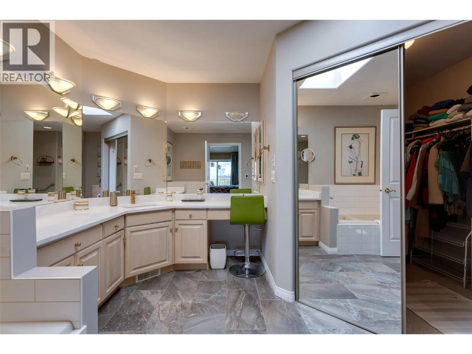 4074 Gellatly Road Unit# 221