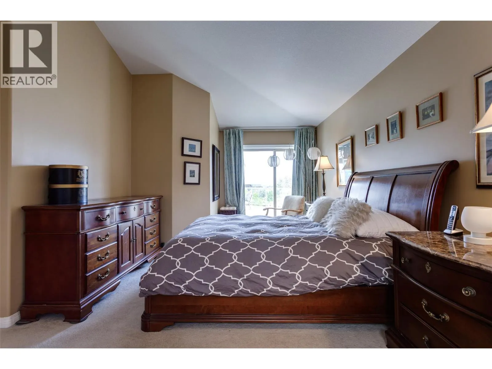 4074 Gellatly Road Unit# 221