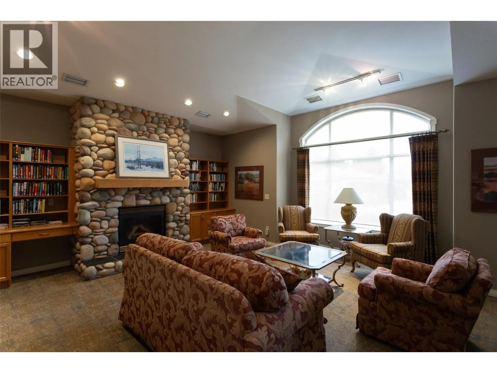 4074 Gellatly Road Unit# 221