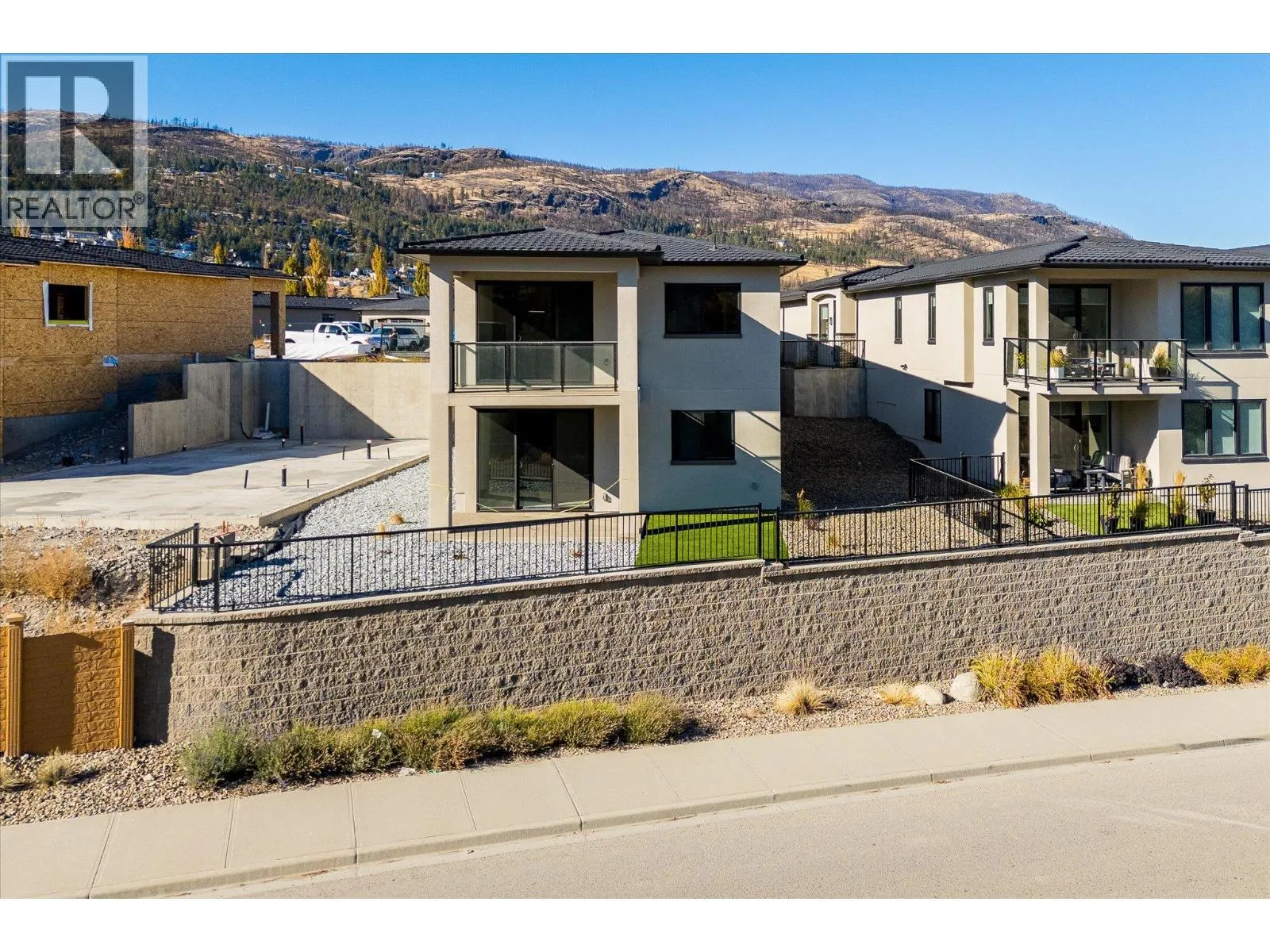 1675 HARBOUR VIEW Crescent