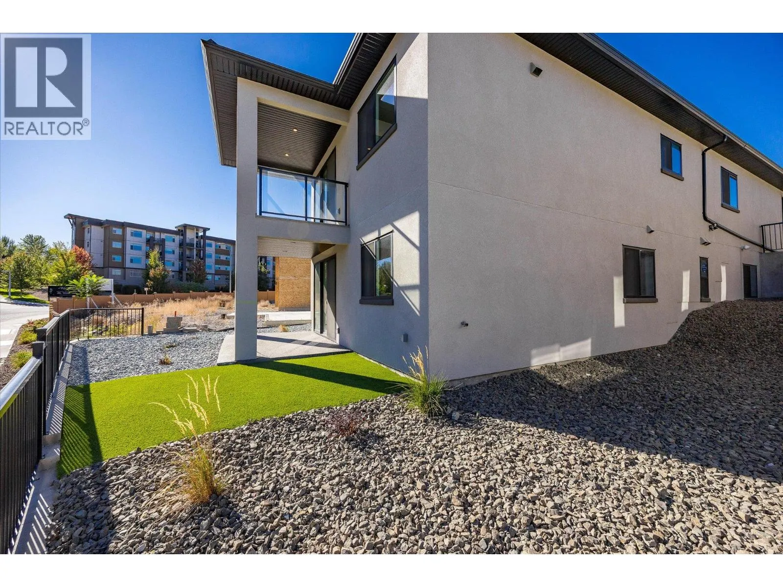 1675 HARBOUR VIEW Crescent