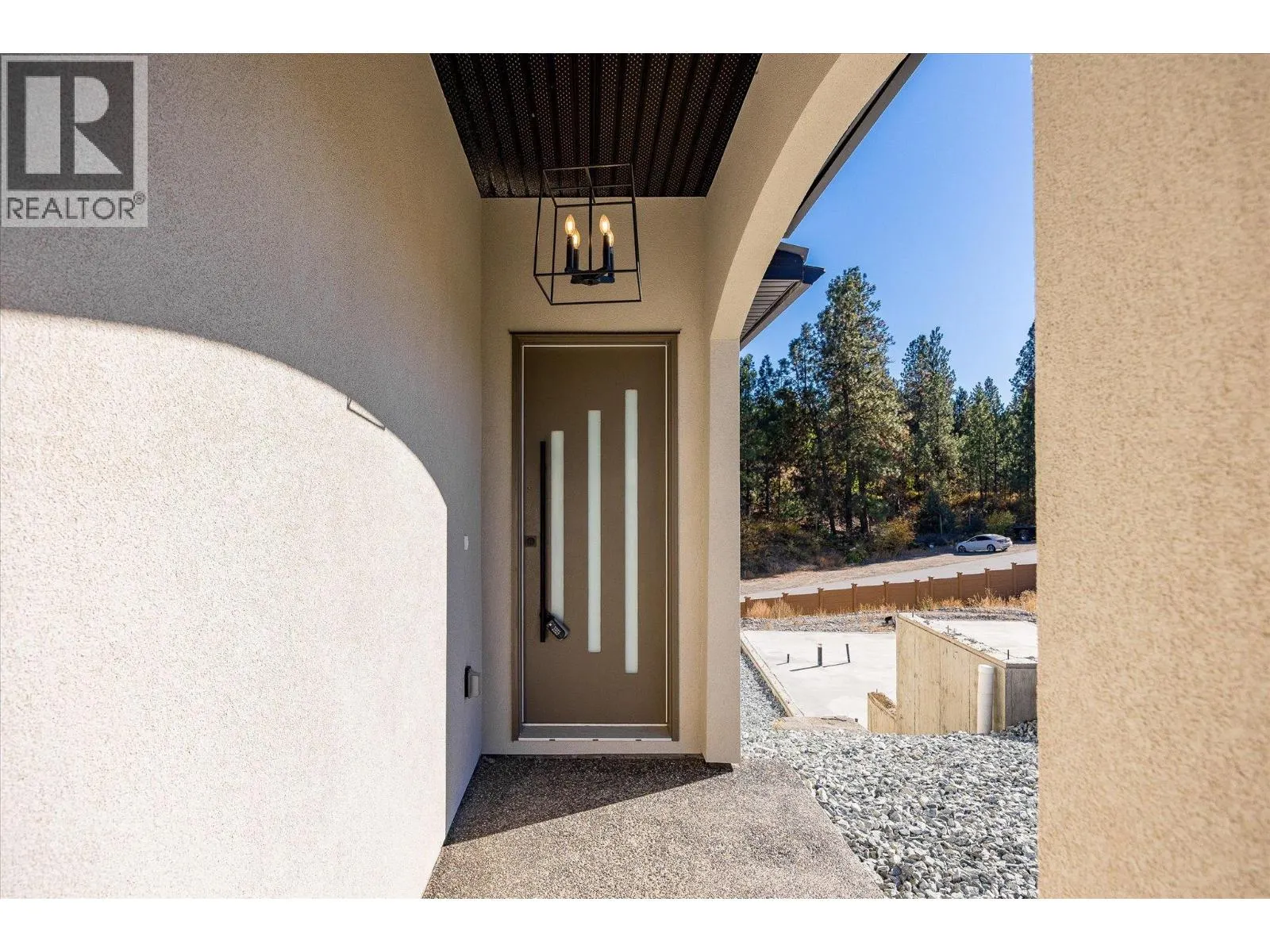1675 HARBOUR VIEW Crescent