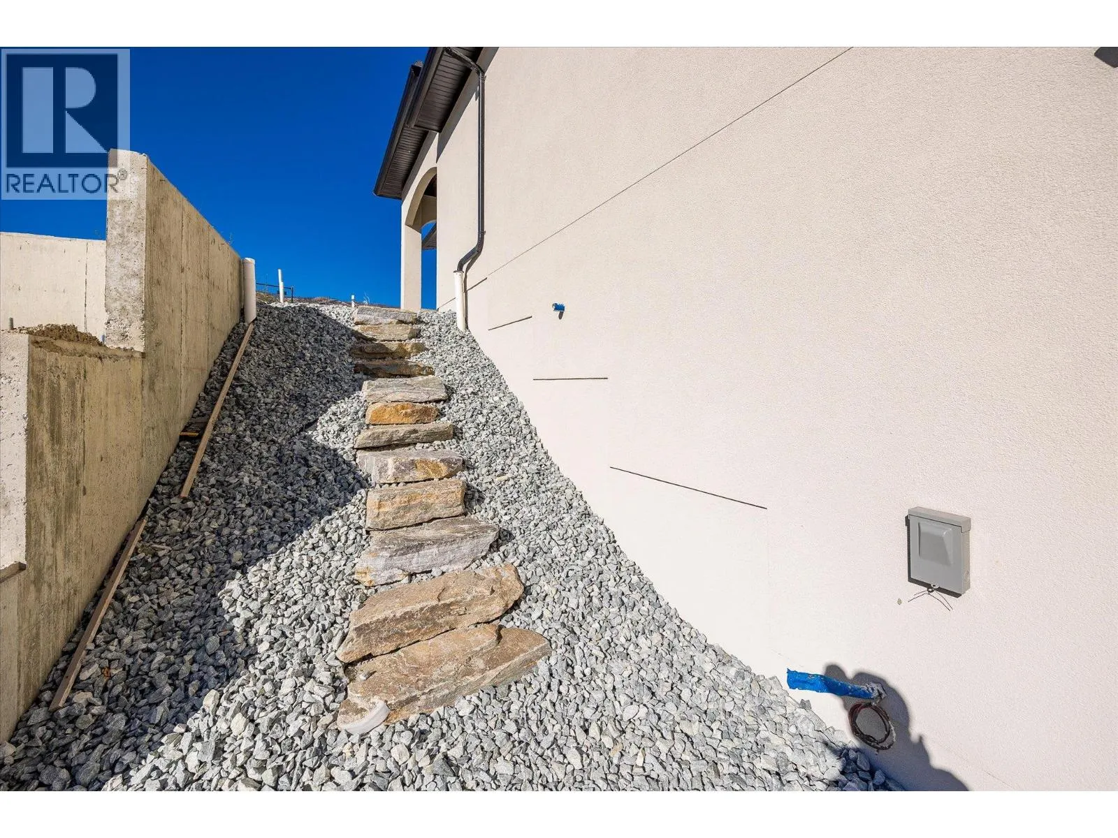 1675 HARBOUR VIEW Crescent