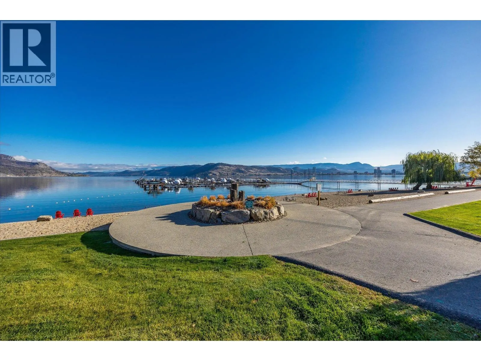 1675 HARBOUR VIEW Crescent