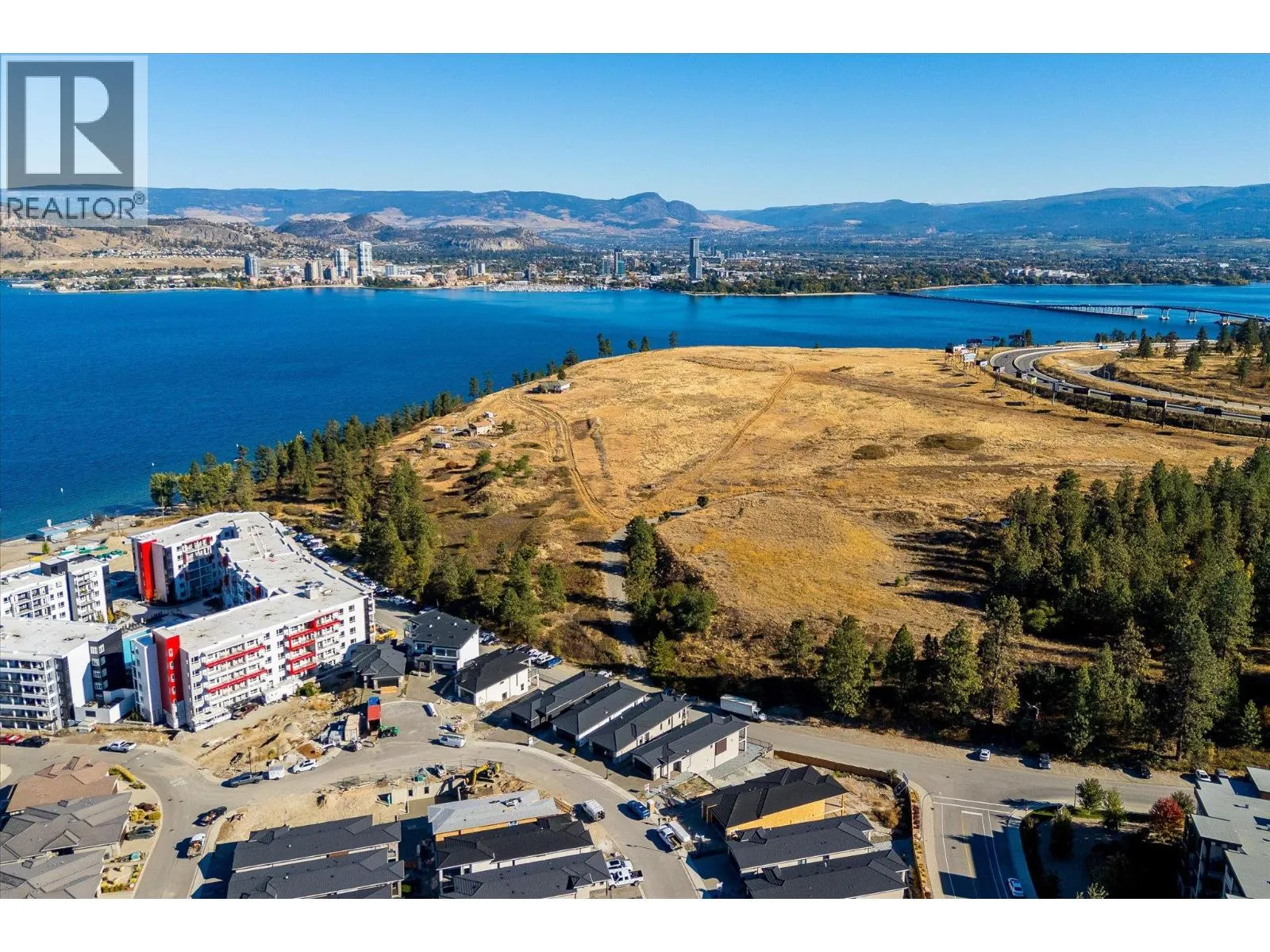 1675 HARBOUR VIEW Crescent