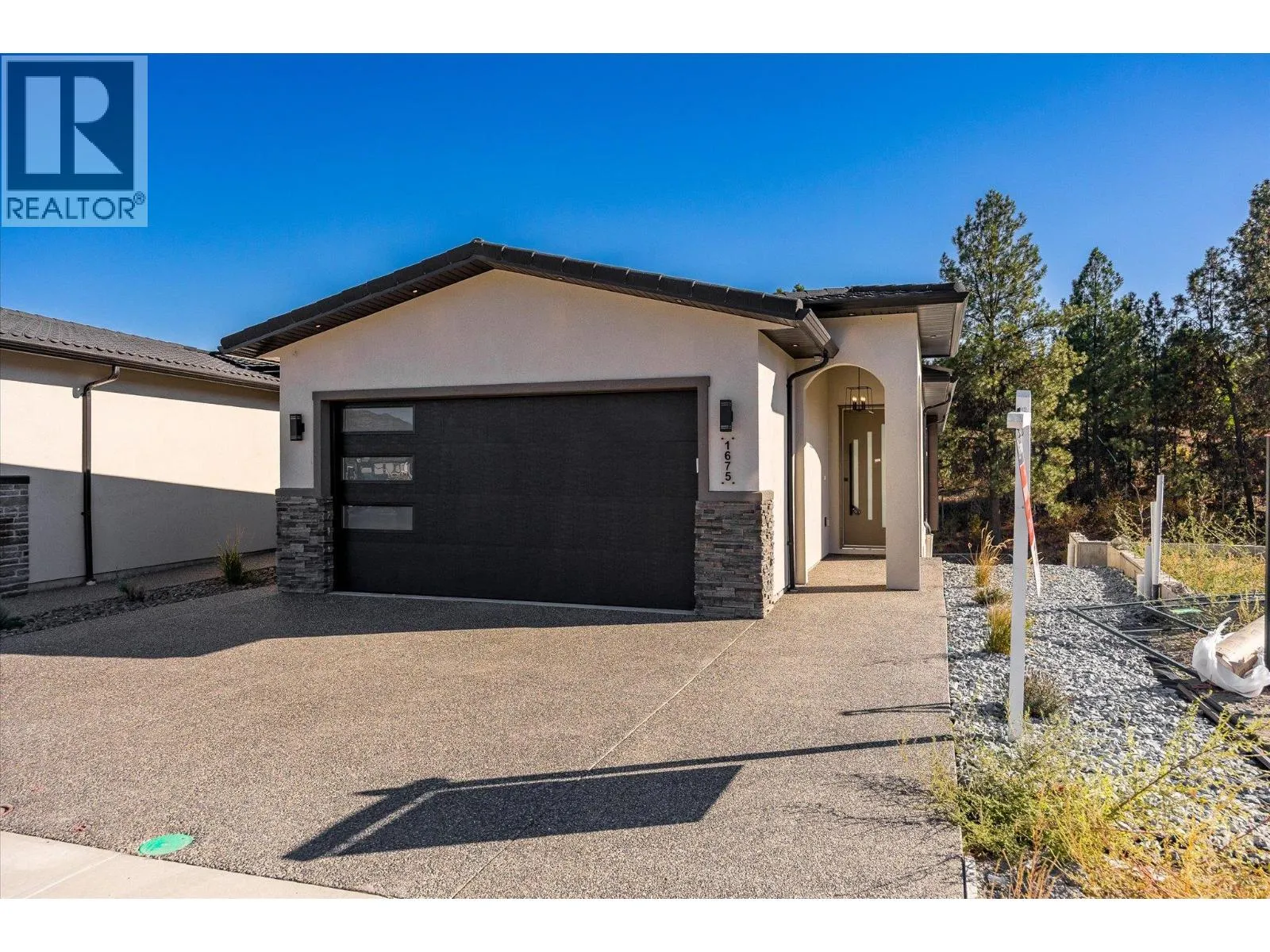 1675 HARBOUR VIEW Crescent