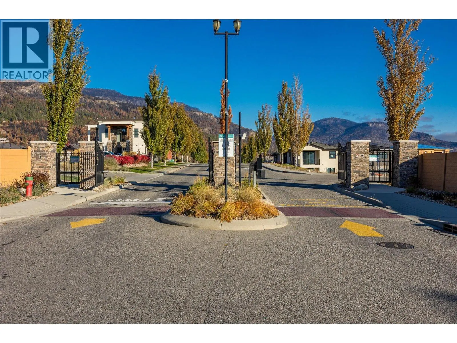 1675 HARBOUR VIEW Crescent