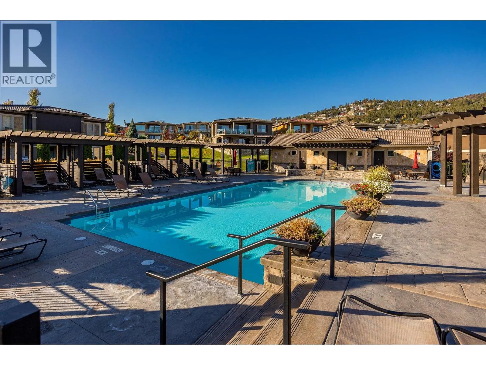 1675 HARBOUR VIEW Crescent
