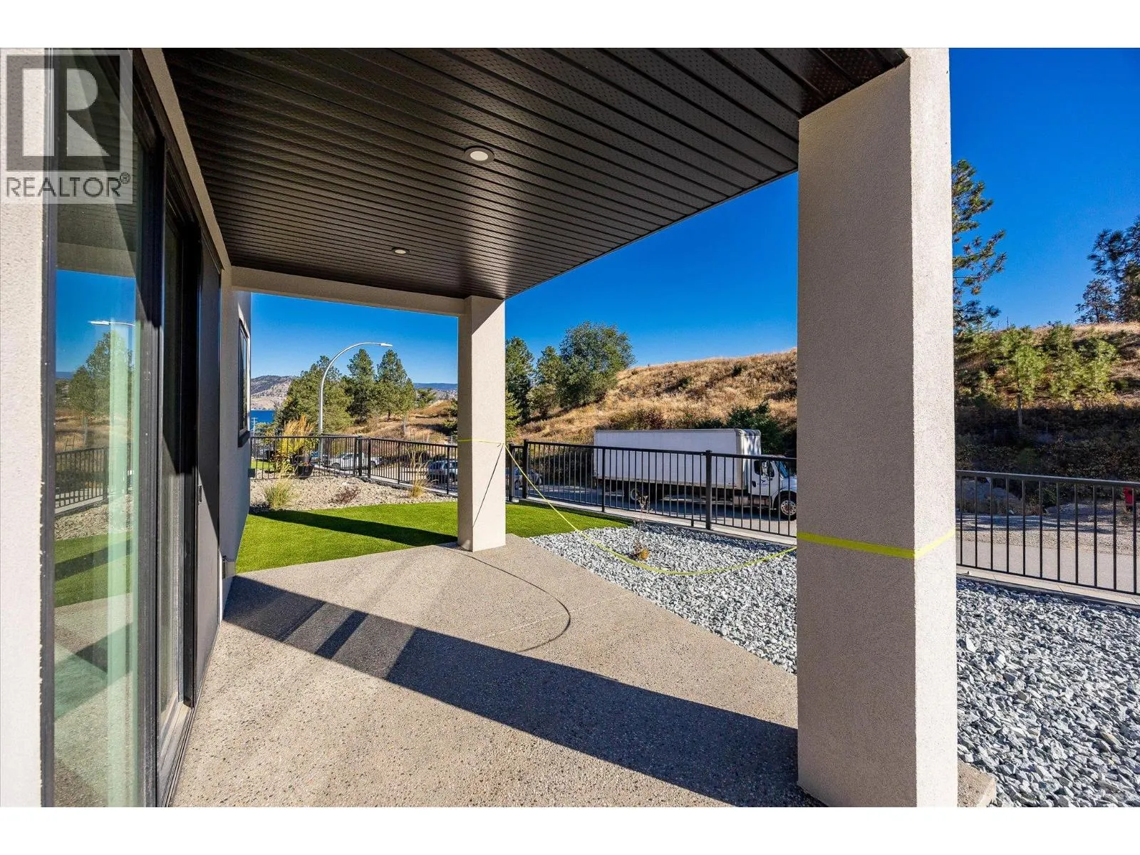 1675 HARBOUR VIEW Crescent