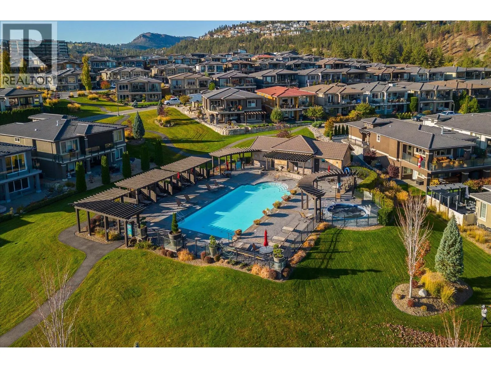 1675 HARBOUR VIEW Crescent