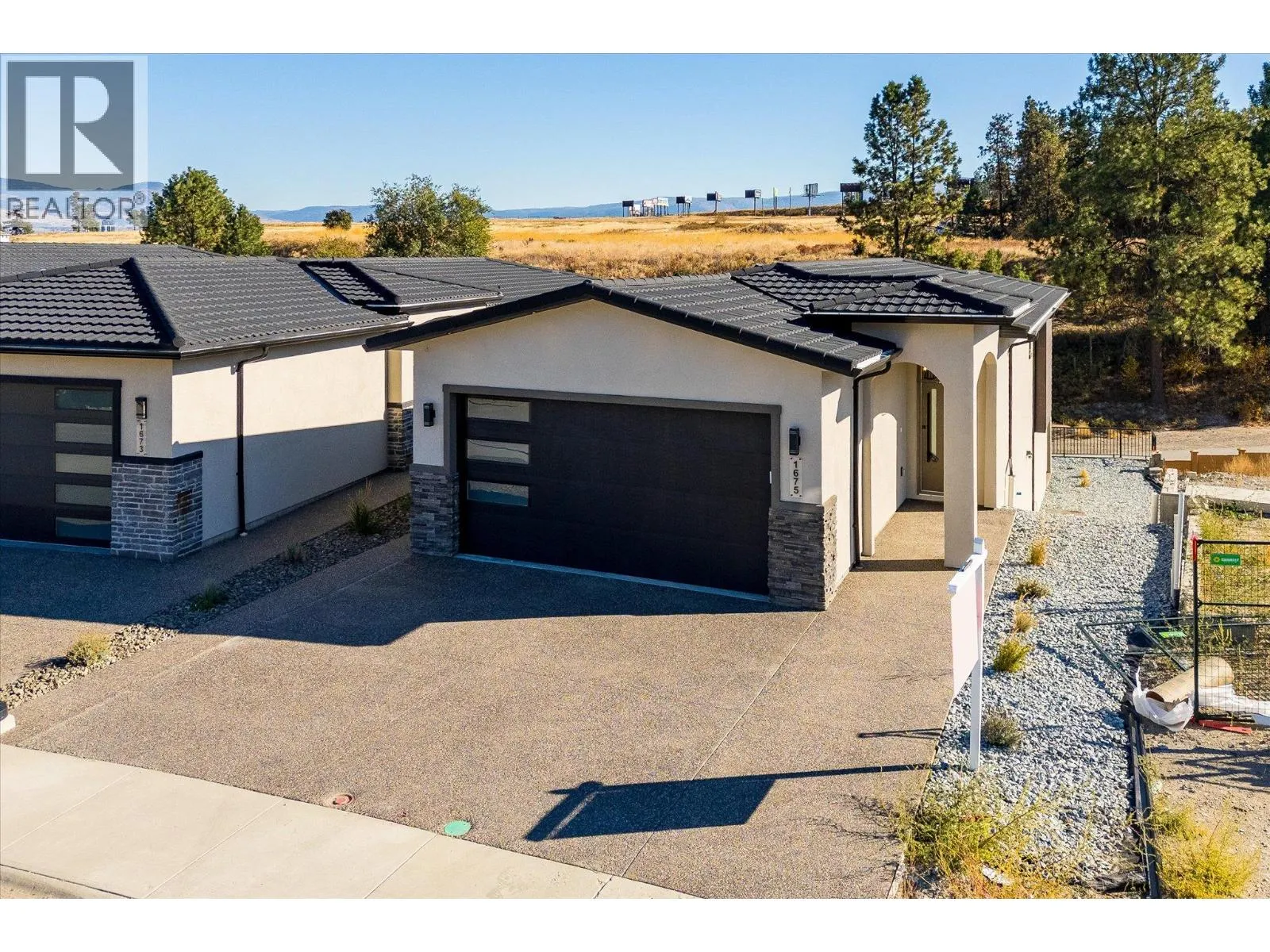 1675 HARBOUR VIEW Crescent