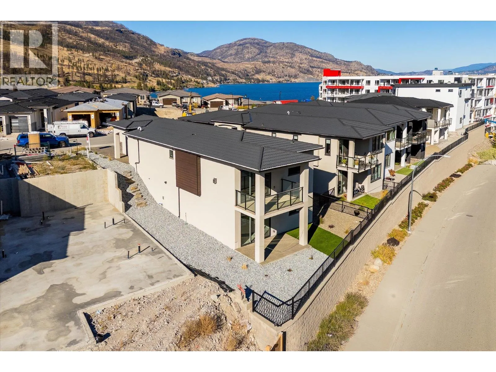 1675 HARBOUR VIEW Crescent