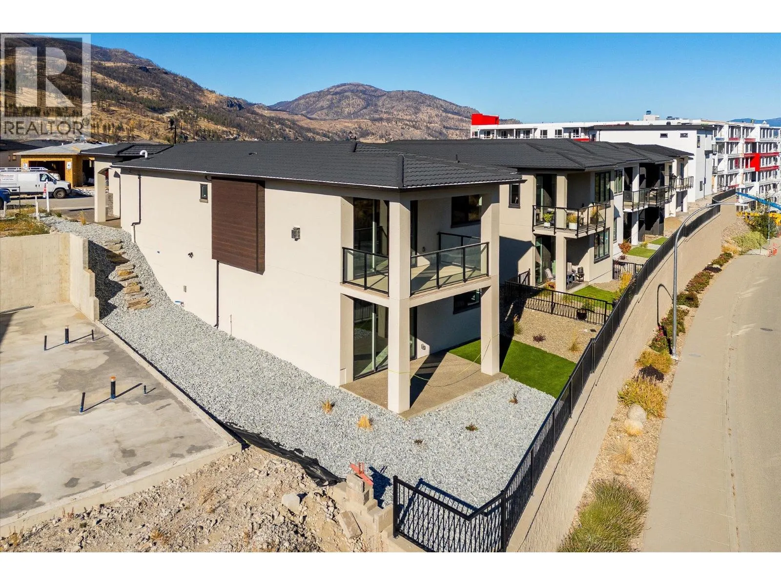 1675 HARBOUR VIEW Crescent