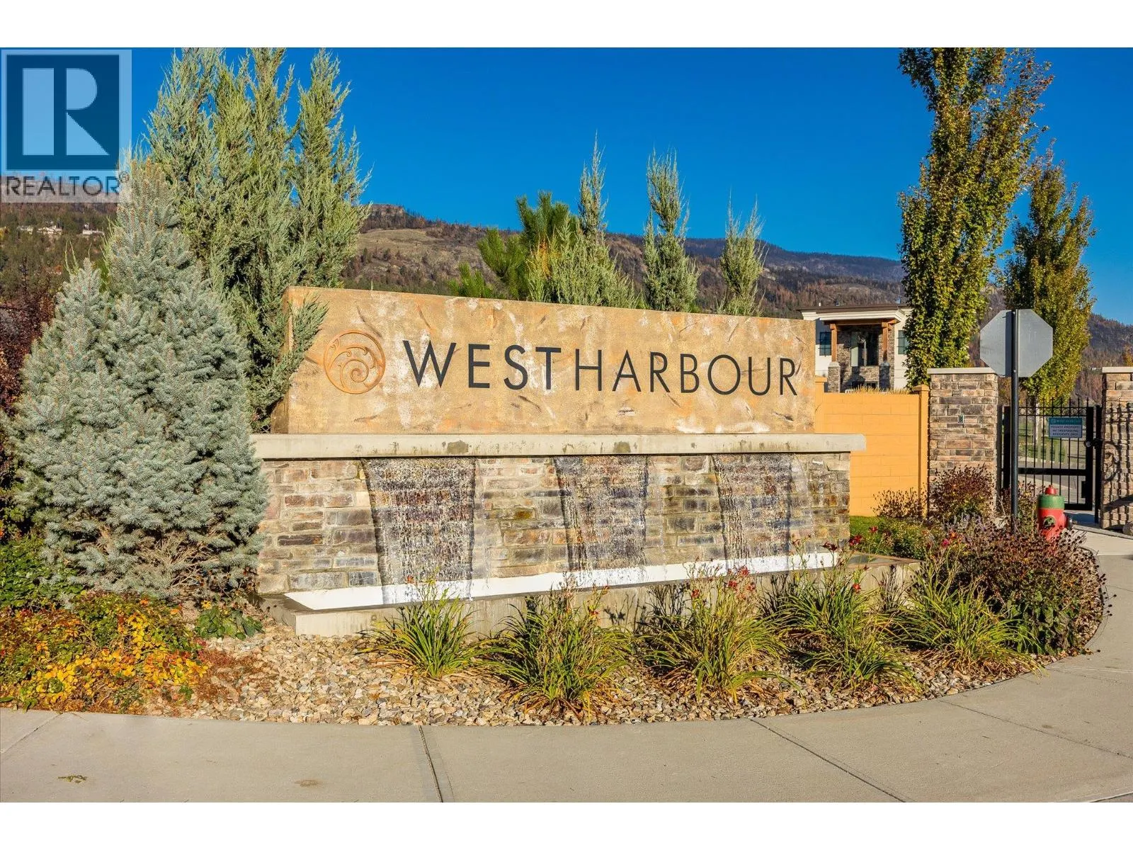 1675 HARBOUR VIEW Crescent