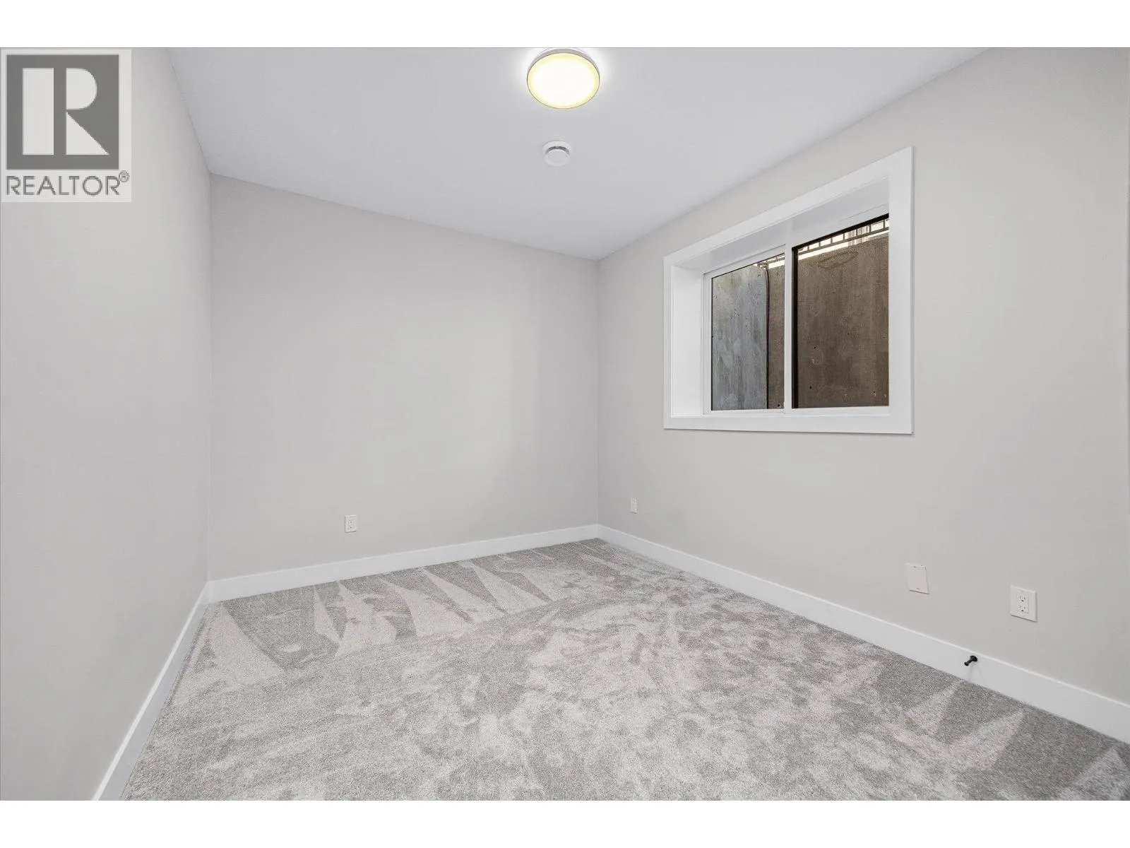 1675 HARBOUR VIEW Crescent