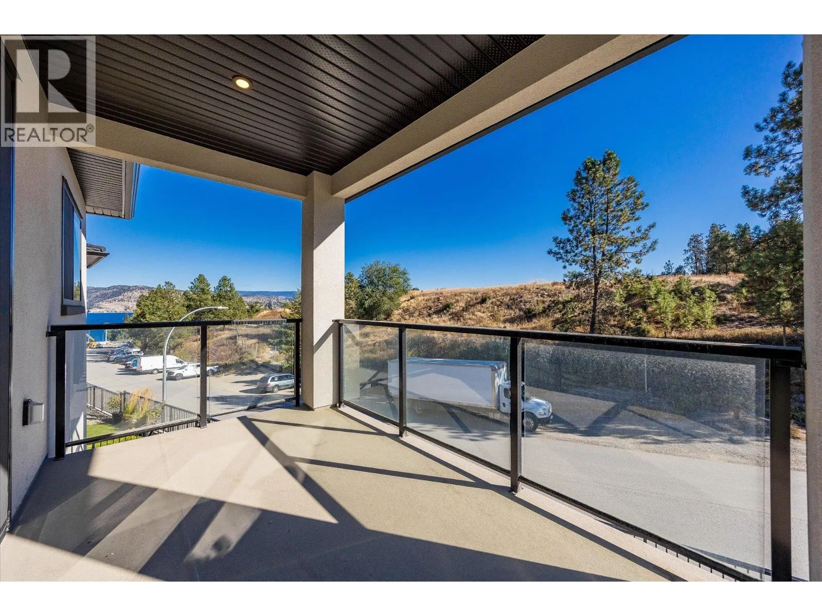 1675 HARBOUR VIEW Crescent