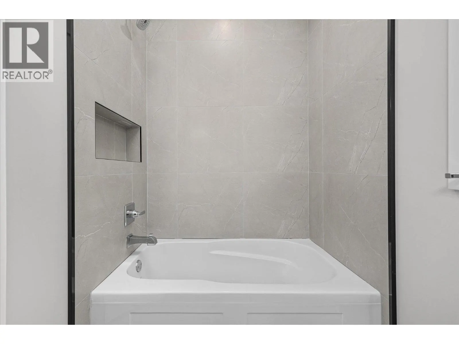 1675 HARBOUR VIEW Crescent