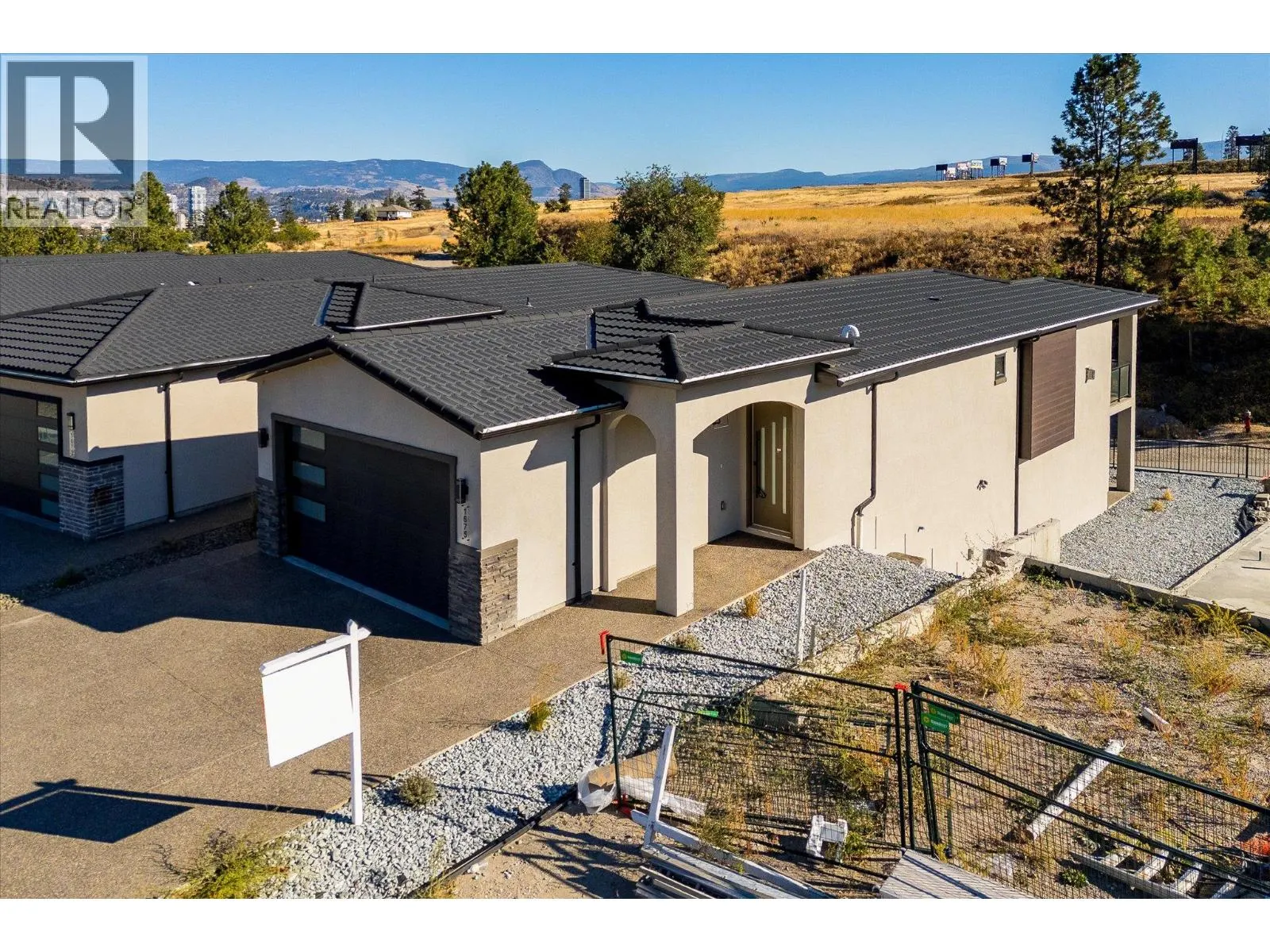 1675 HARBOUR VIEW Crescent