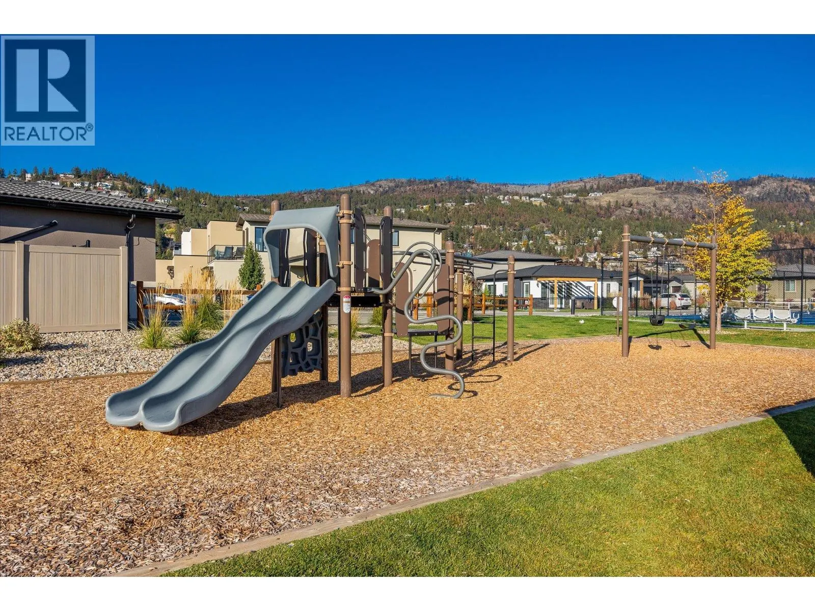 1675 HARBOUR VIEW Crescent