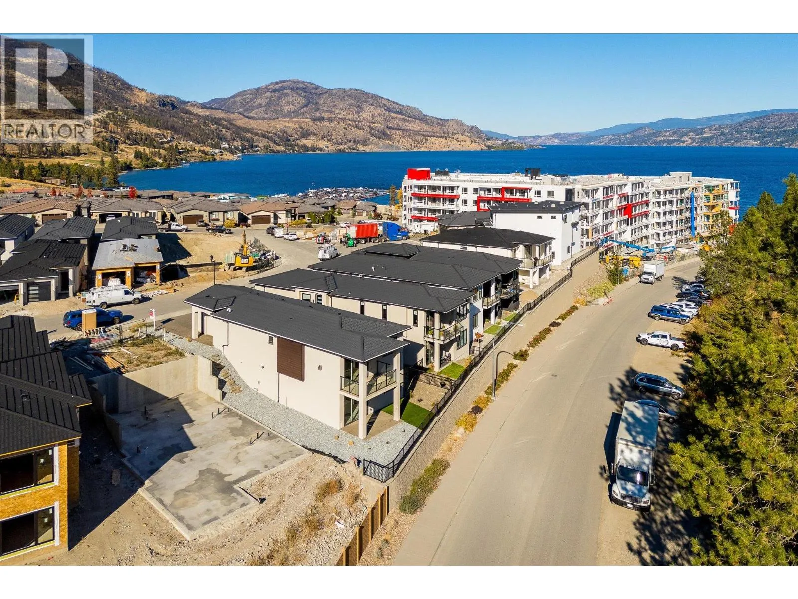 1675 HARBOUR VIEW Crescent