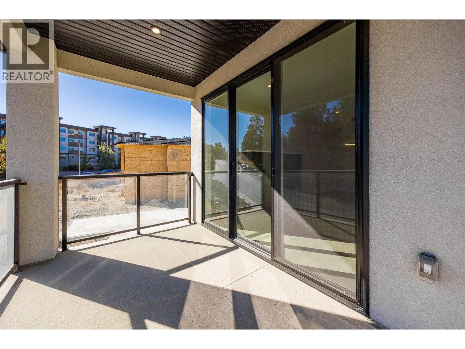 1675 HARBOUR VIEW Crescent
