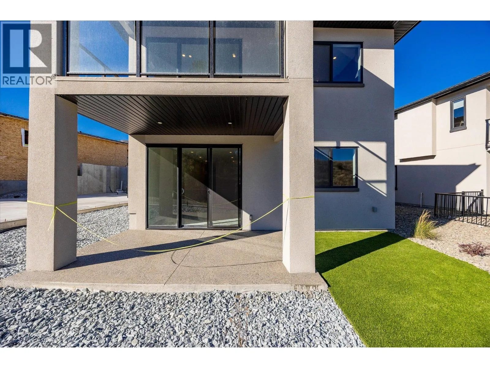 1675 HARBOUR VIEW Crescent