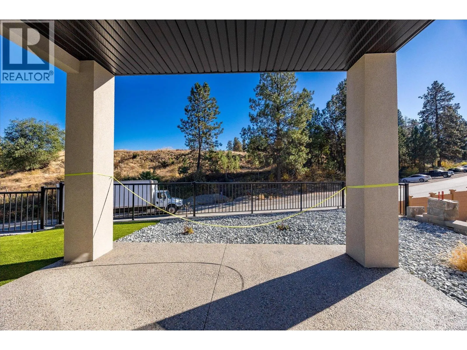 1675 HARBOUR VIEW Crescent