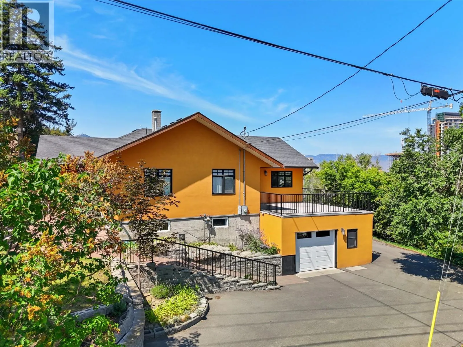 880 6th Avenue