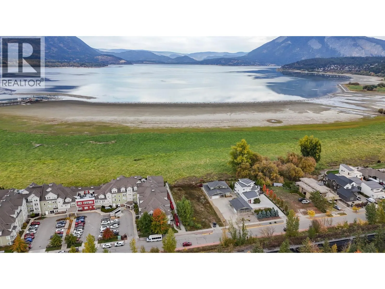 721 Harbourfront Drive NE