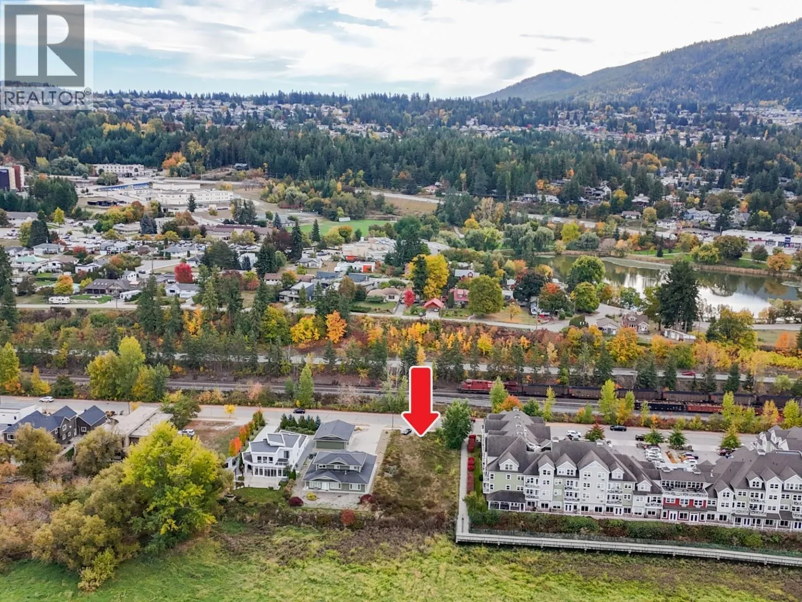 721 Harbourfront Drive NE