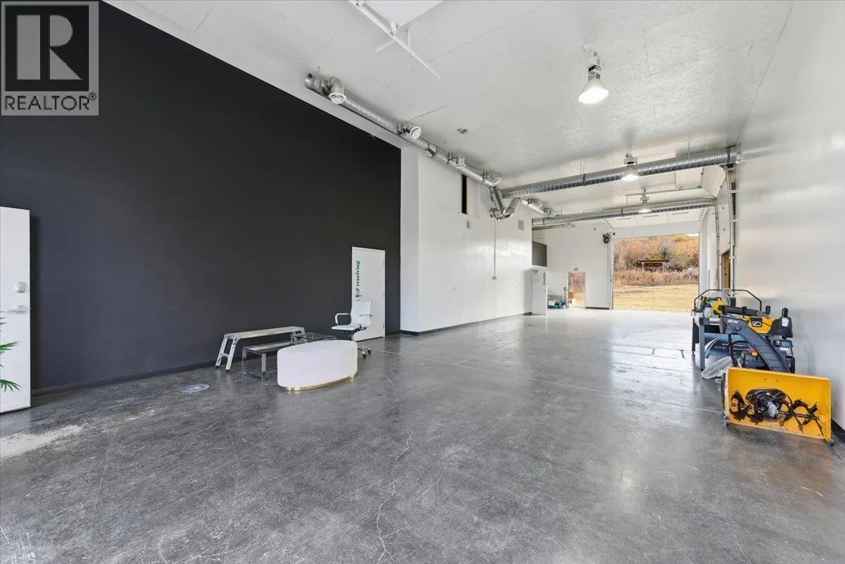 6924 / 6926 Old Kamloops Road