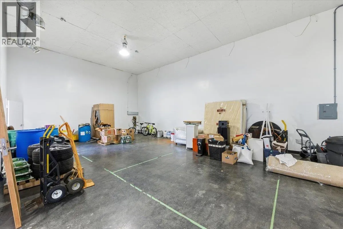 6924 / 6926 Old Kamloops Road