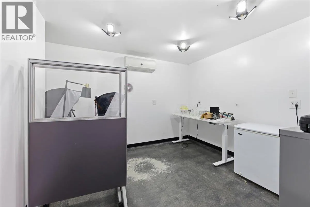 6924 / 6926 Old Kamloops Road