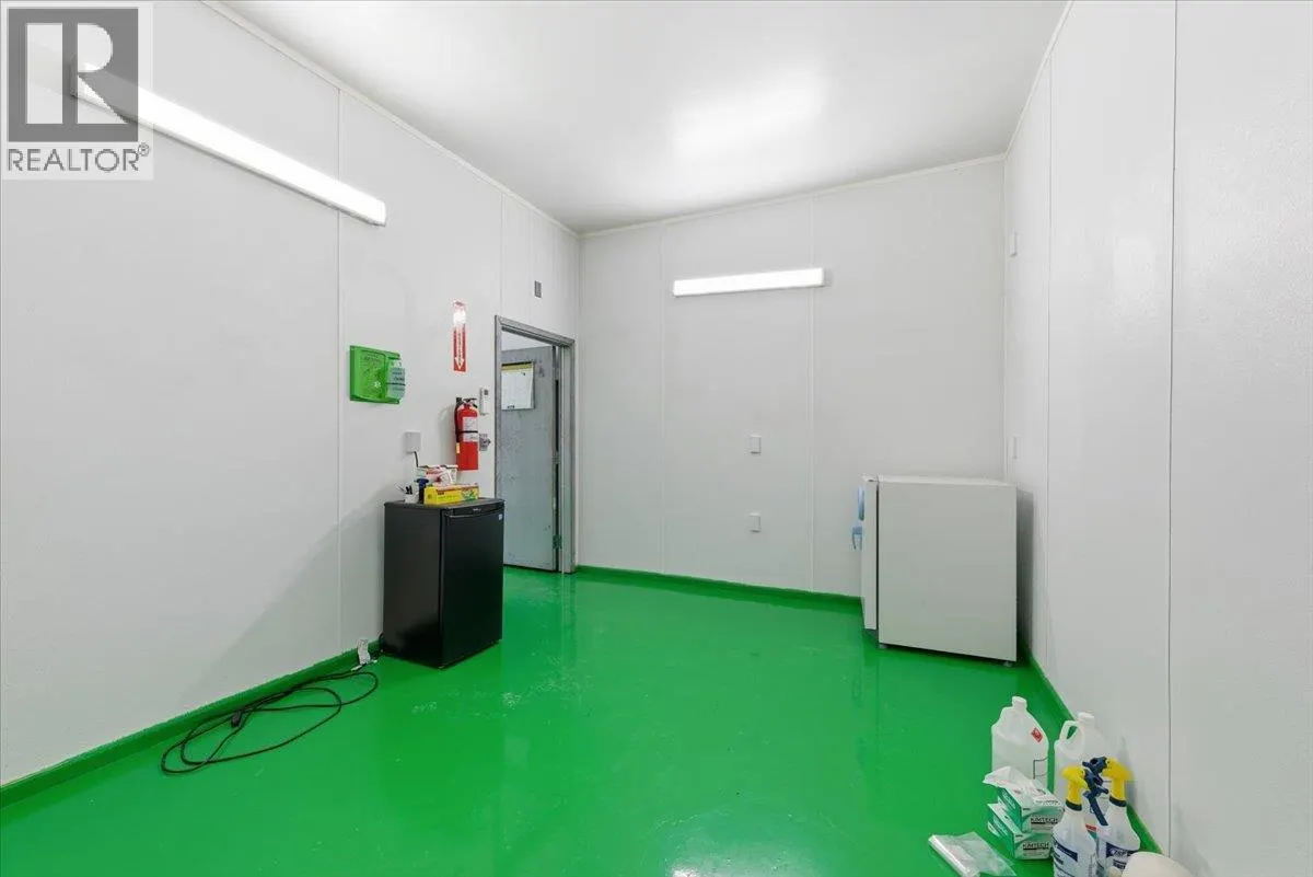 6924 / 6926 Old Kamloops Road