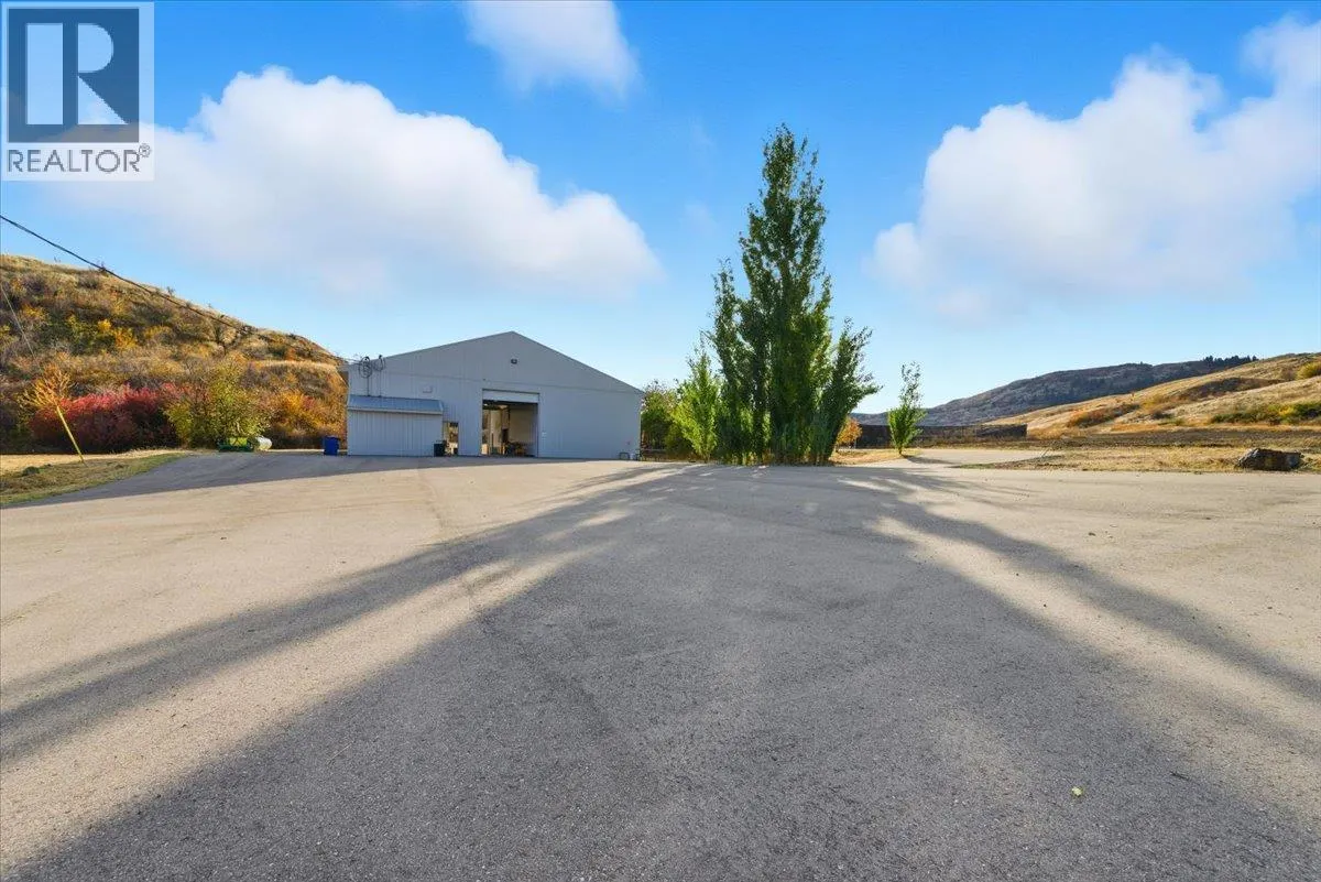 6924 / 6926 Old Kamloops Road