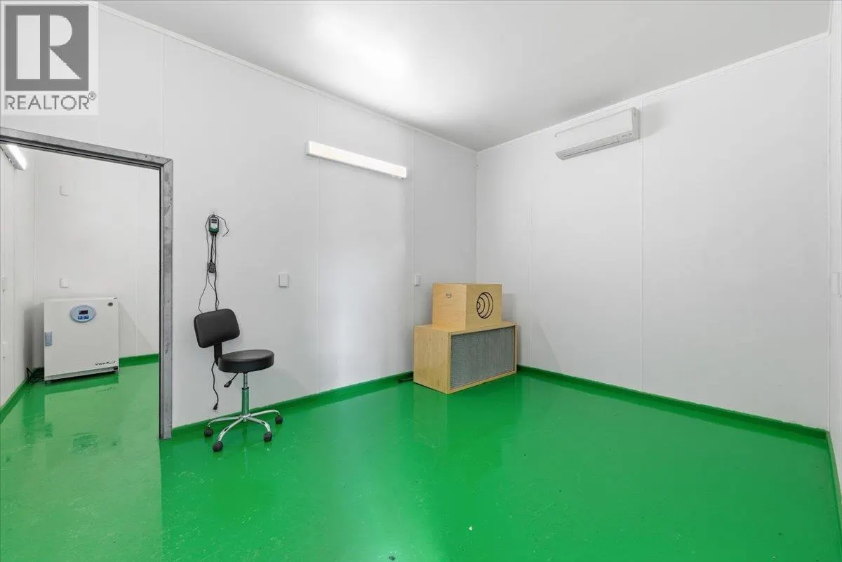 6924 / 6926 Old Kamloops Road