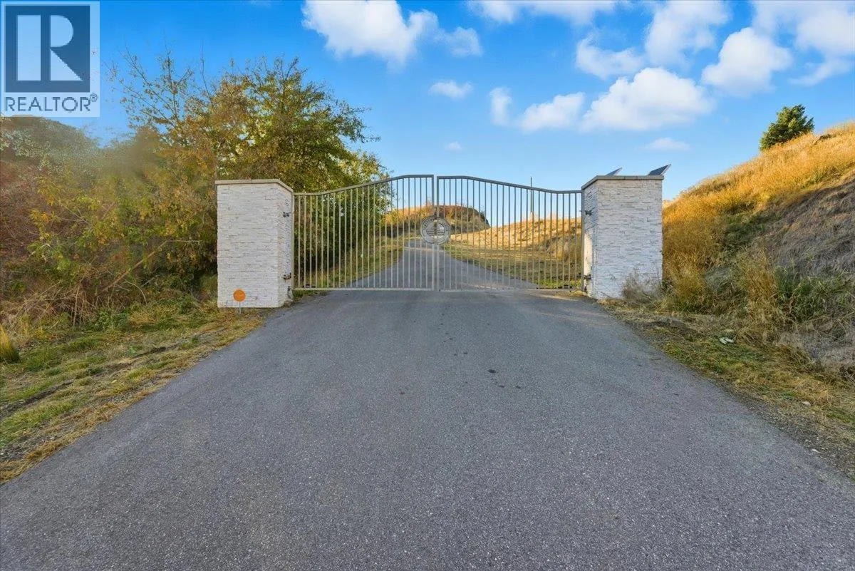 6924 / 6926 Old Kamloops Road