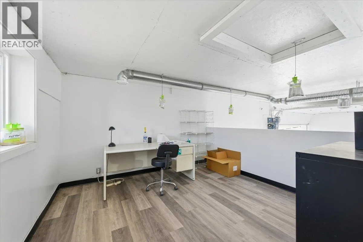 6924 / 6926 Old Kamloops Road