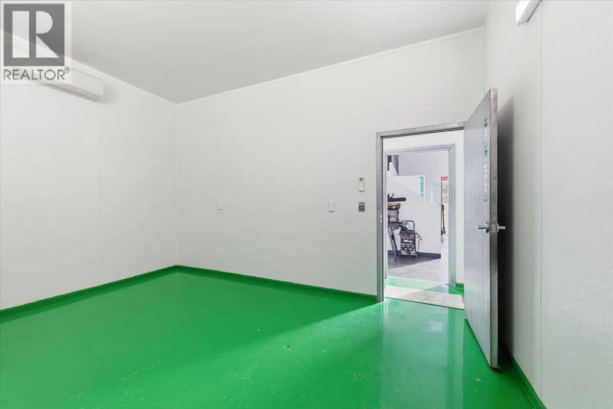 6924 / 6926 Old Kamloops Road