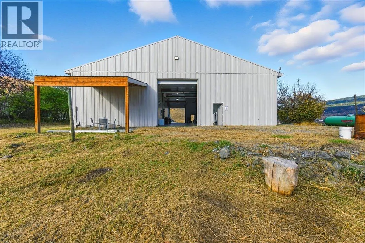 6924 / 6926 Old Kamloops Road