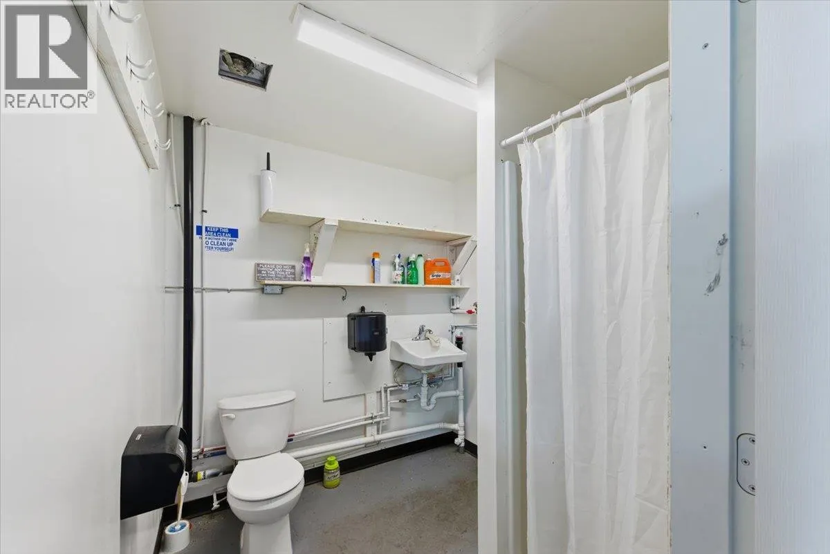 6924 / 6926 Old Kamloops Road