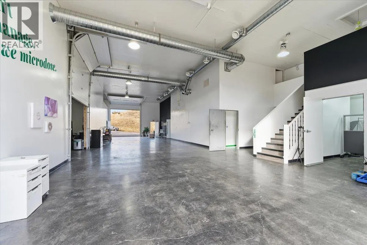 6924 / 6926 Old Kamloops Road